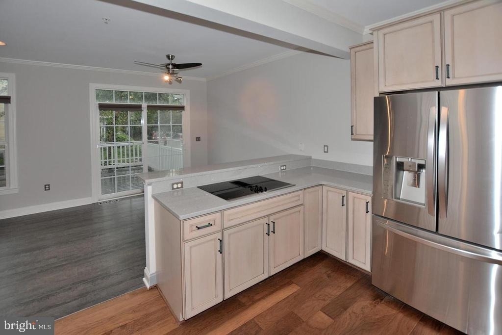 103 Washington Square Court - Photo 4
