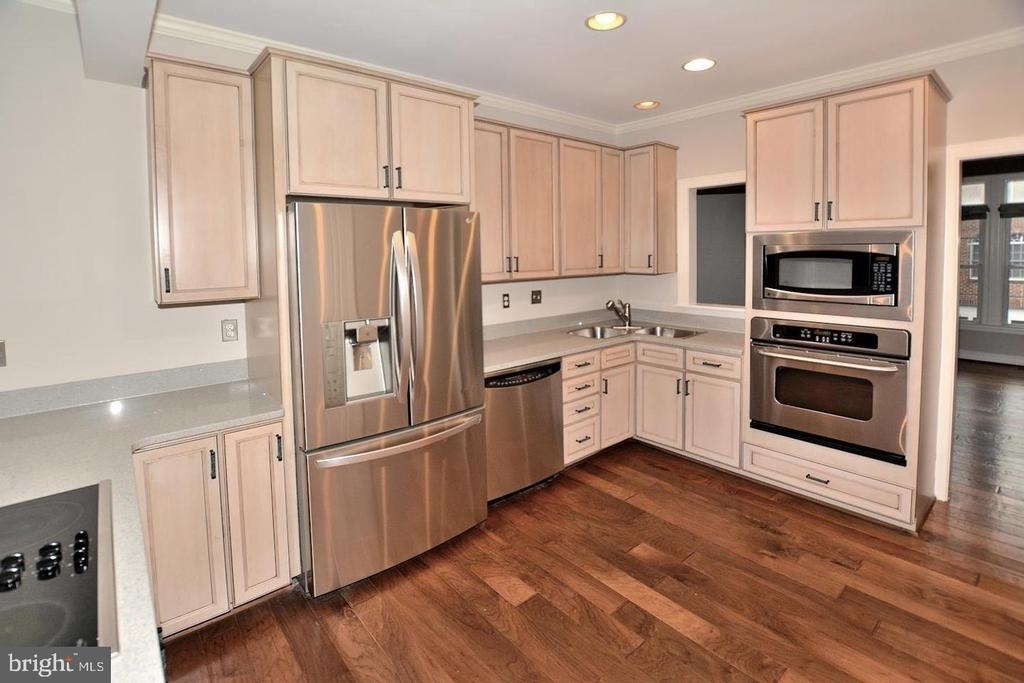 103 Washington Square Court - Photo 5