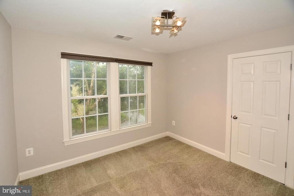 103 Washington Square Court - Photo 19