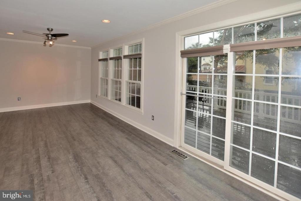 103 Washington Square Court - Photo 9