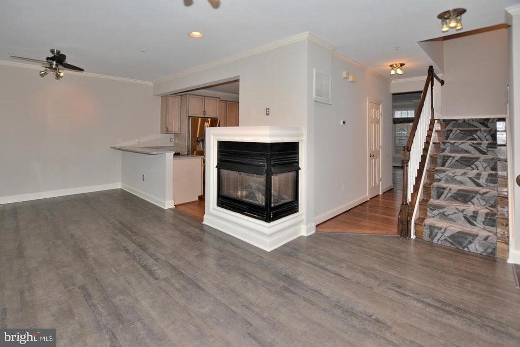103 Washington Square Court - Photo 7