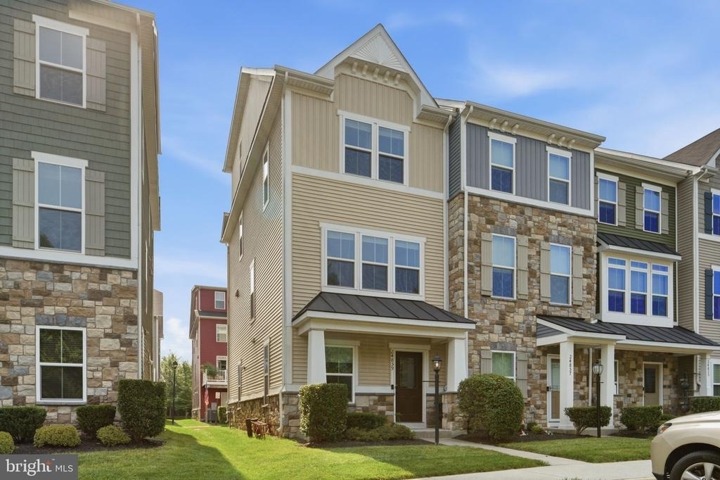 24859 Coats Square - Photo 0