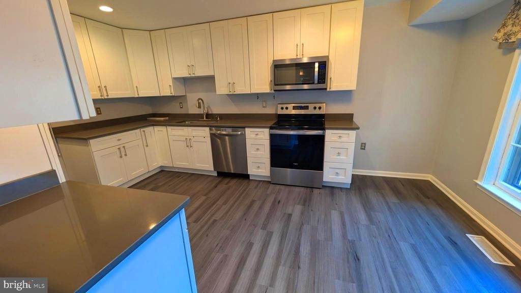 5612 Sutherland Court - Photo 13