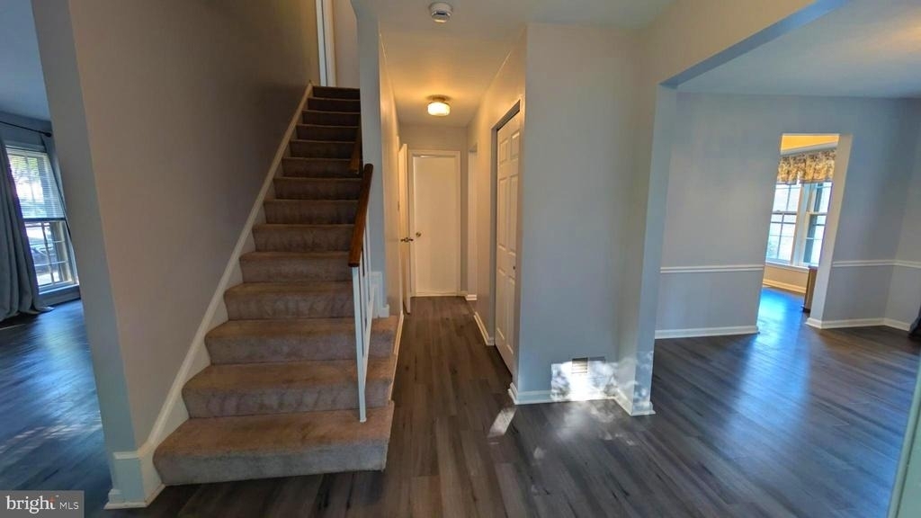 5612 Sutherland Court - Photo 8