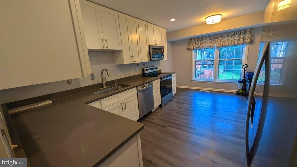 5612 Sutherland Court - Photo 16