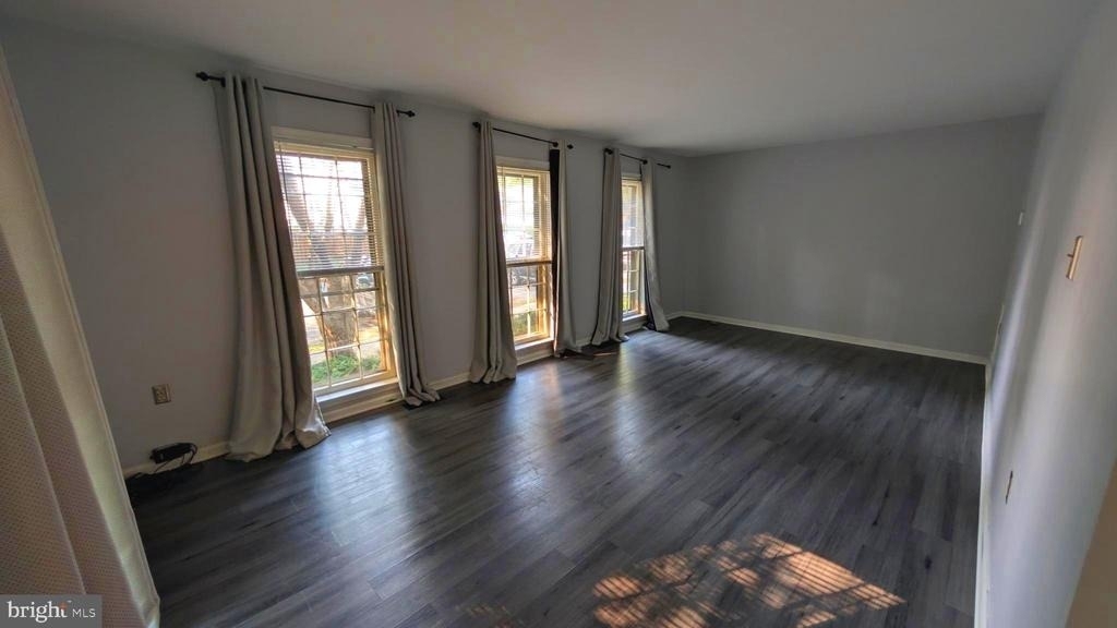 5612 Sutherland Court - Photo 10