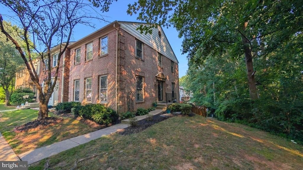 5612 Sutherland Court - Photo 4