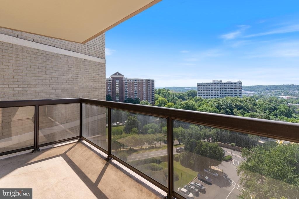 203 Yoakum Parkway - Photo 15