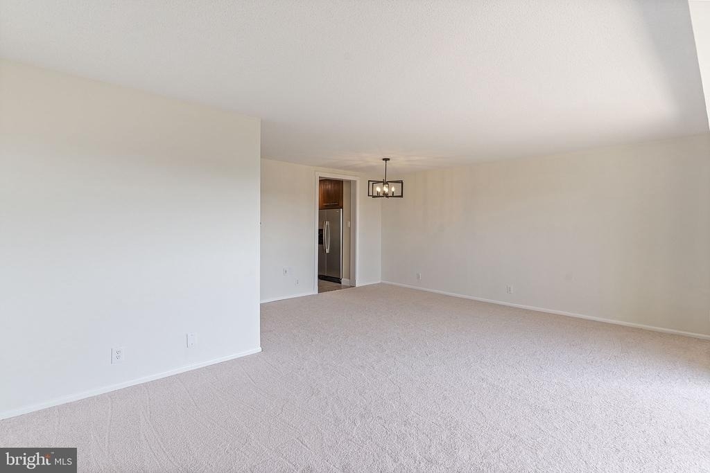 203 Yoakum Parkway - Photo 7