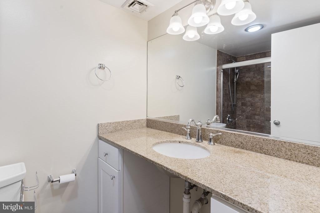 203 Yoakum Parkway - Photo 10
