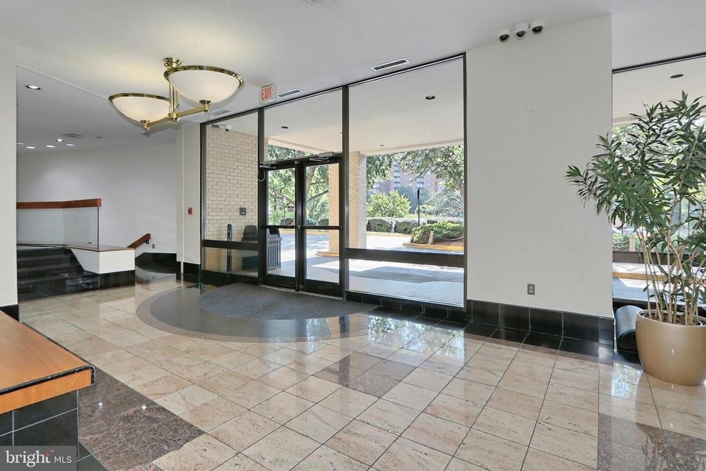 203 Yoakum Parkway - Photo 36