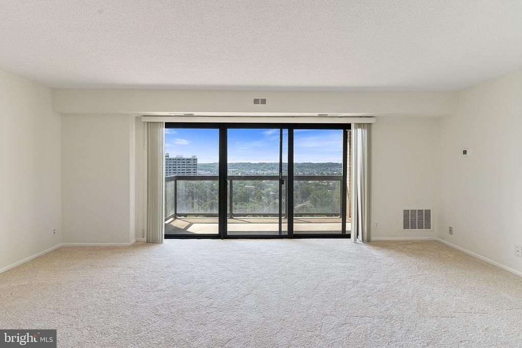 203 Yoakum Parkway - Photo 9