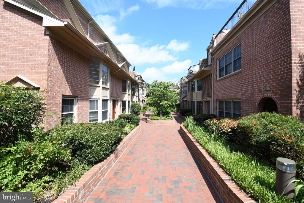 601 N Tazewell Street - Photo 8