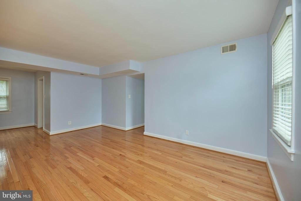 2501 Arlington Boulevard - Photo 3