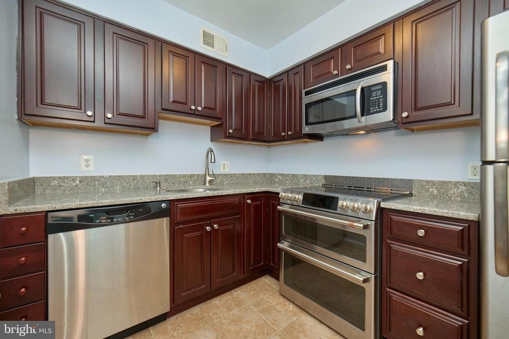 2501 Arlington Boulevard - Photo 4
