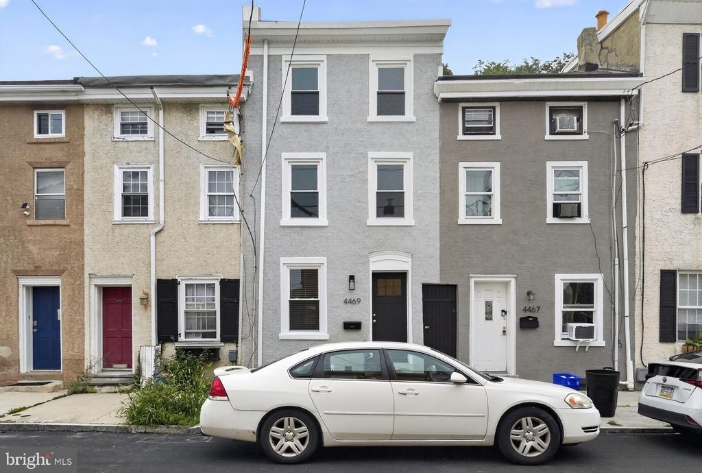 4469 Silverwood Street - Photo 0