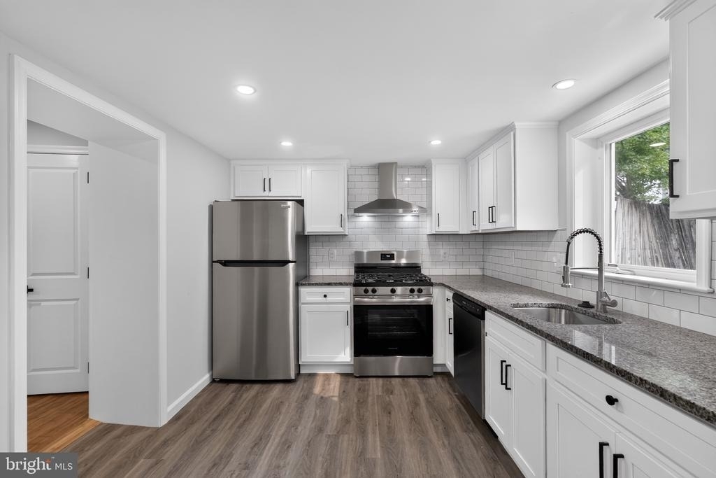 4469 Silverwood Street - Photo 9