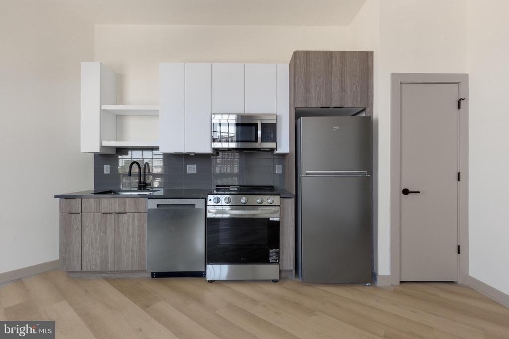 689 N Broad Street - Photo 3