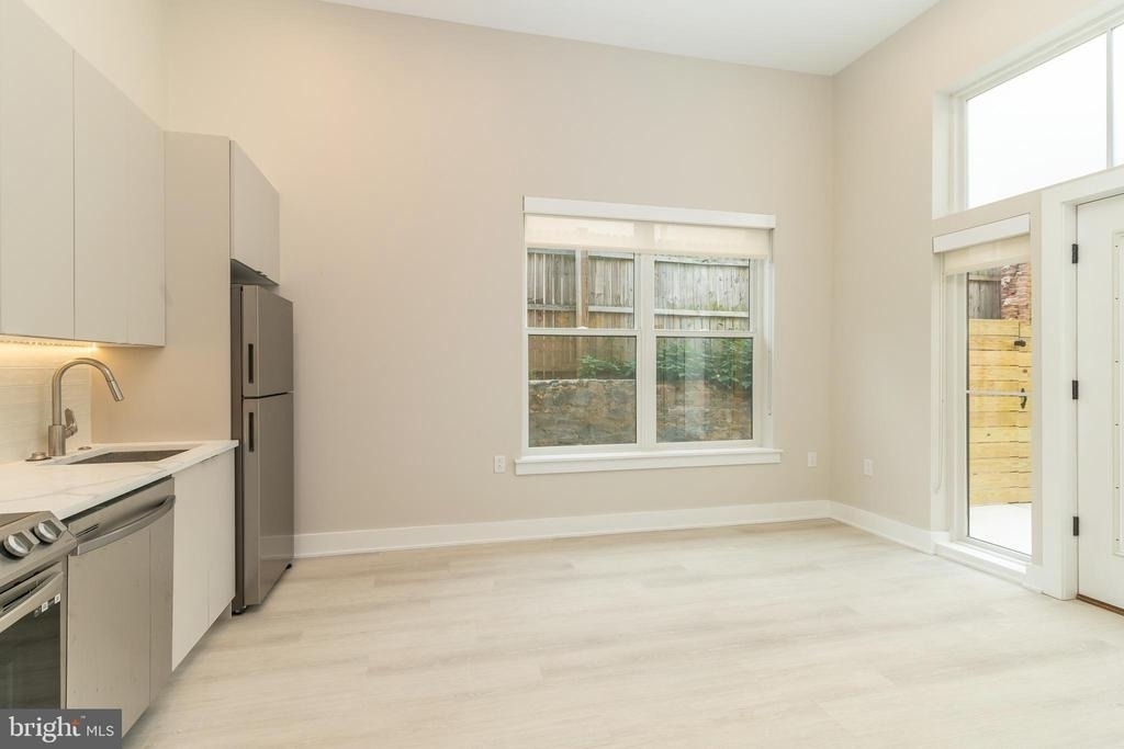 1533-1535 Ridge Avenue - Photo 4