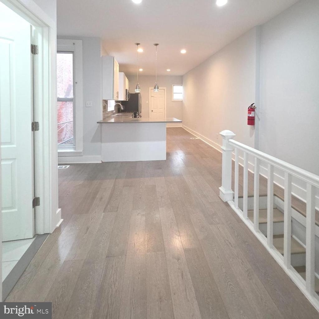 5515 Catharine Street - Photo 2
