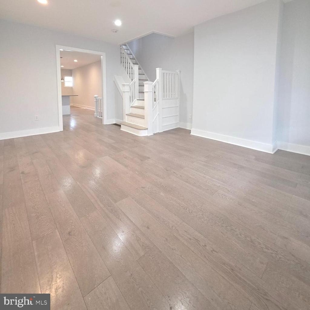 5515 Catharine Street - Photo 0