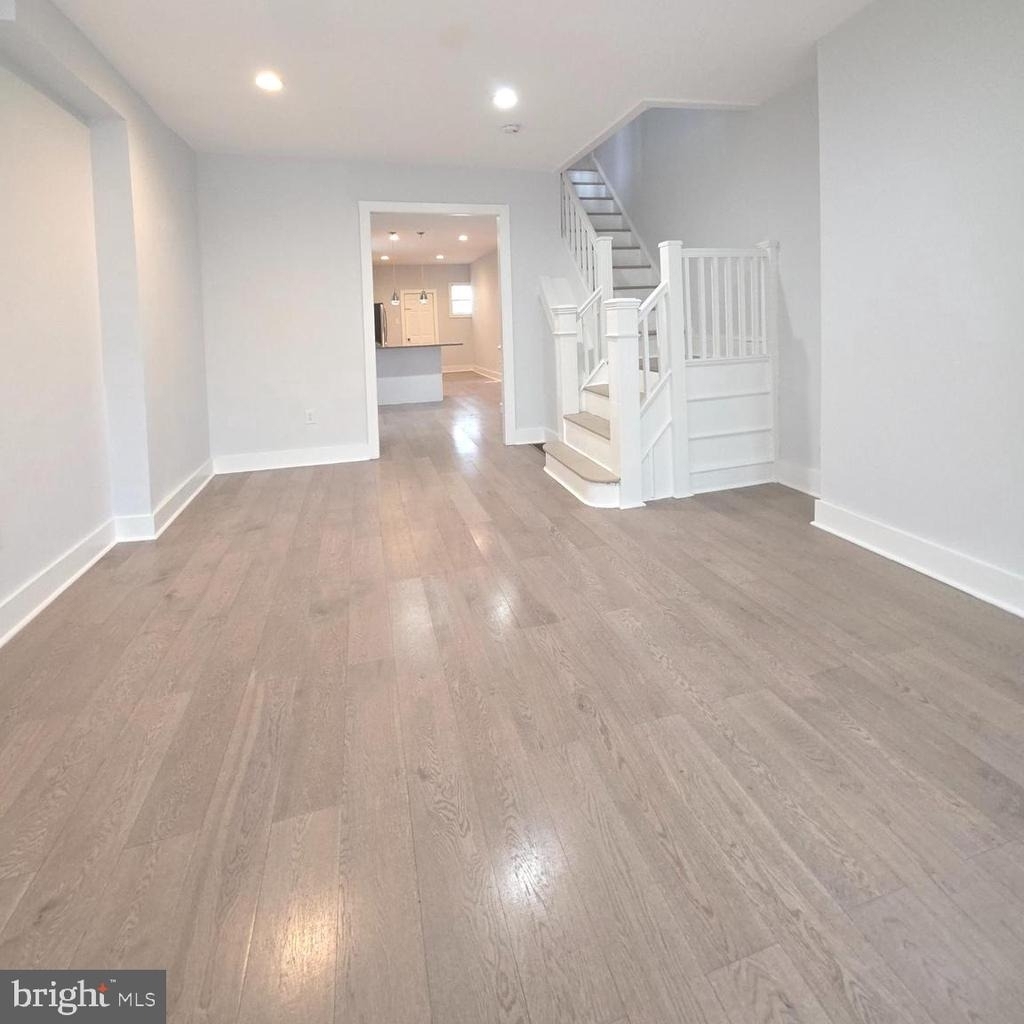 5515 Catharine Street - Photo 1