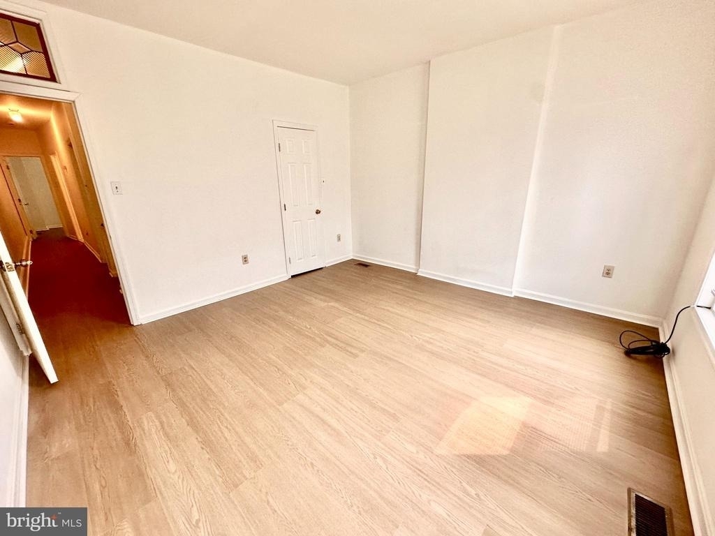 5227 Ridge Avenue - Photo 11