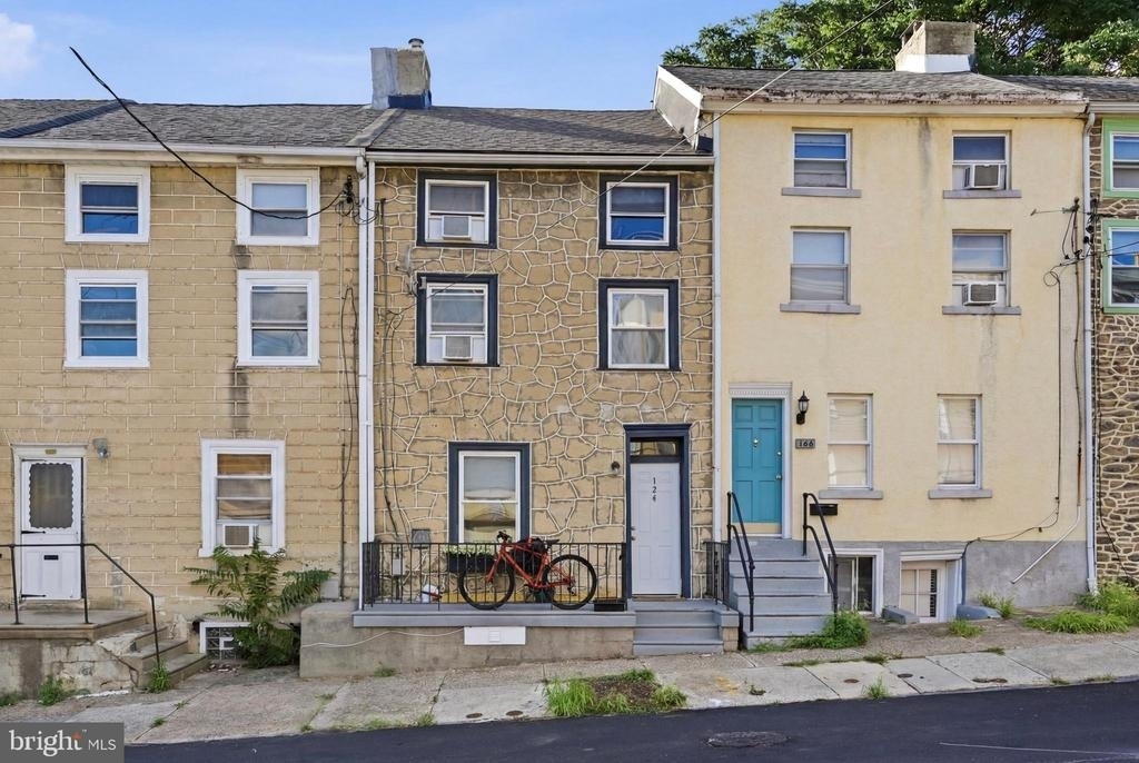 124 Grape Street - Photo 0