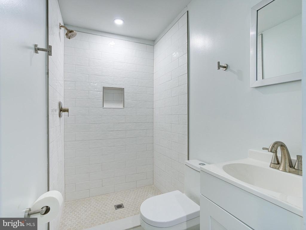 704 Miller Street - Photo 14