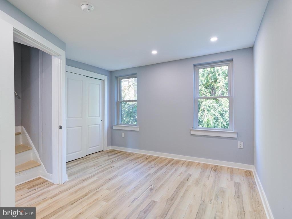 704 Miller Street - Photo 7