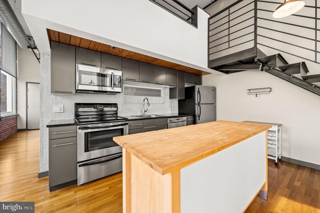 1027 Arch Street - Photo 7