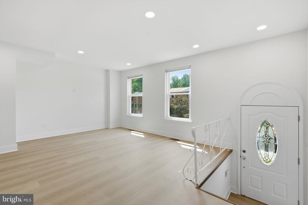 223 Parkdale Road - Photo 2