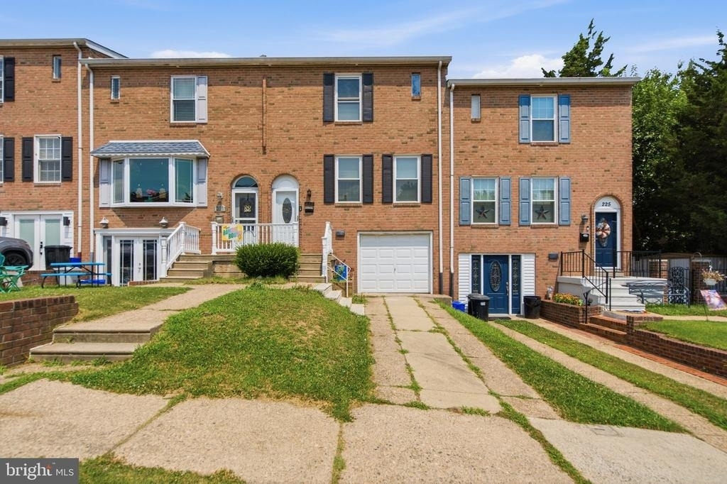 223 Parkdale Road - Photo 0