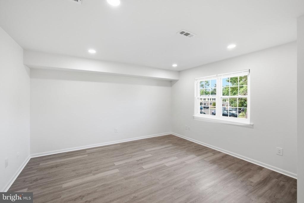 1006 York Road - Photo 4