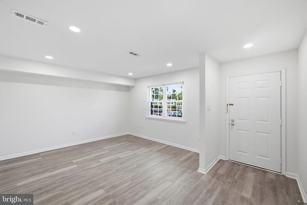 1006 York Road - Photo 3