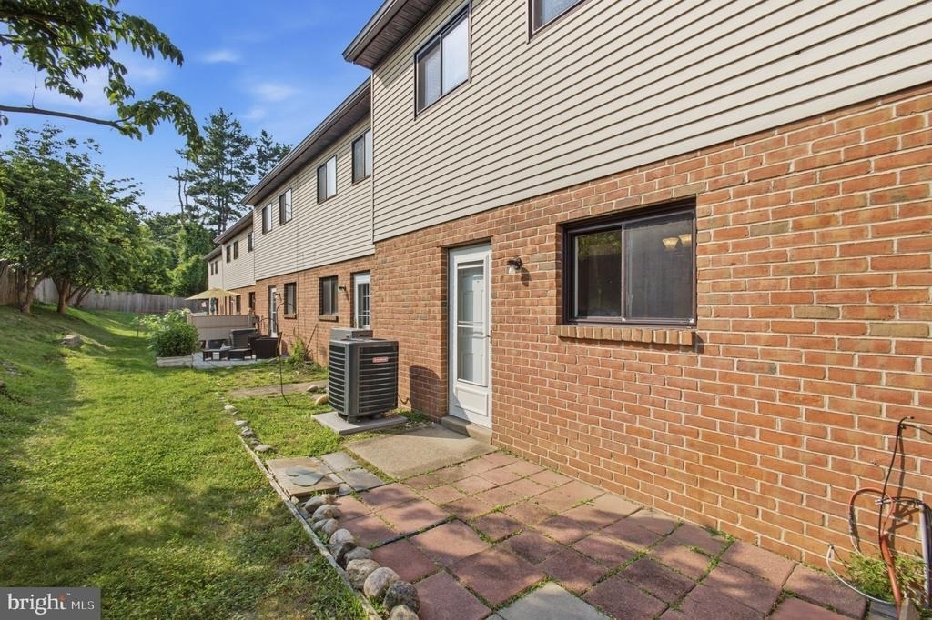 1006 York Road - Photo 26