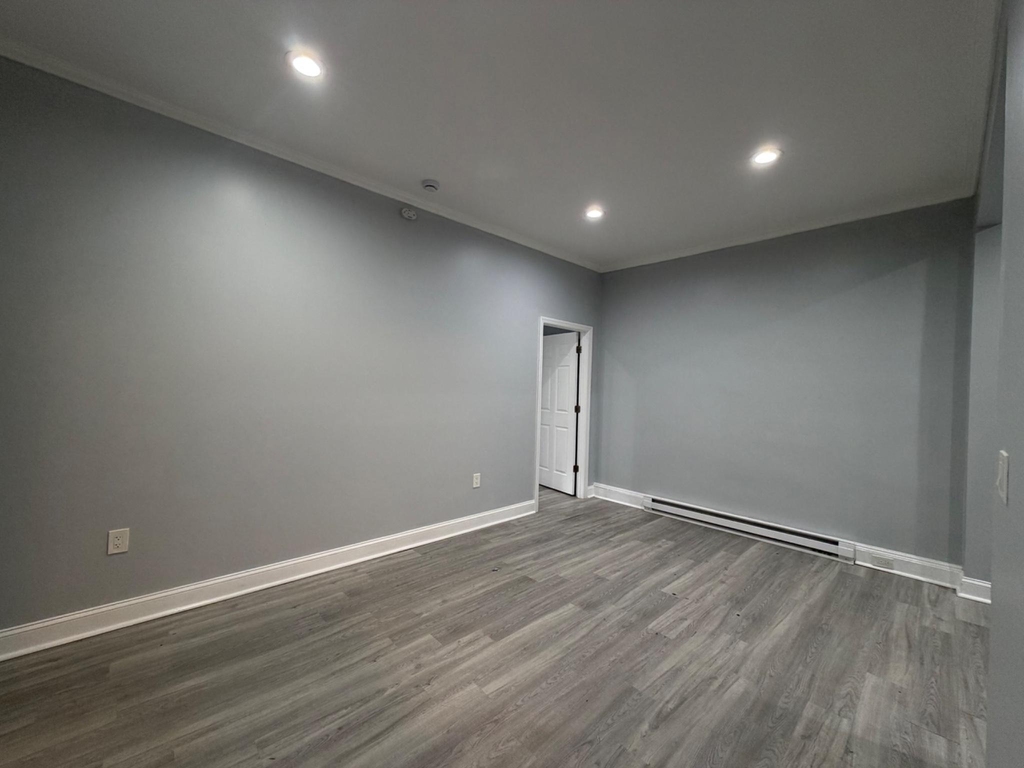 345 Woodland Street - Photo 4