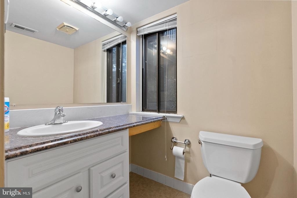 211 James Court - Photo 13