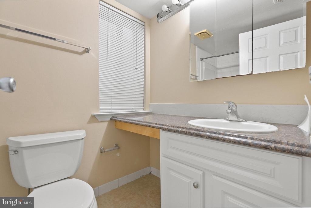 211 James Court - Photo 9