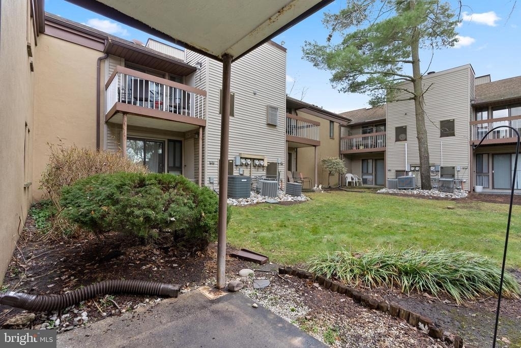 211 James Court - Photo 15