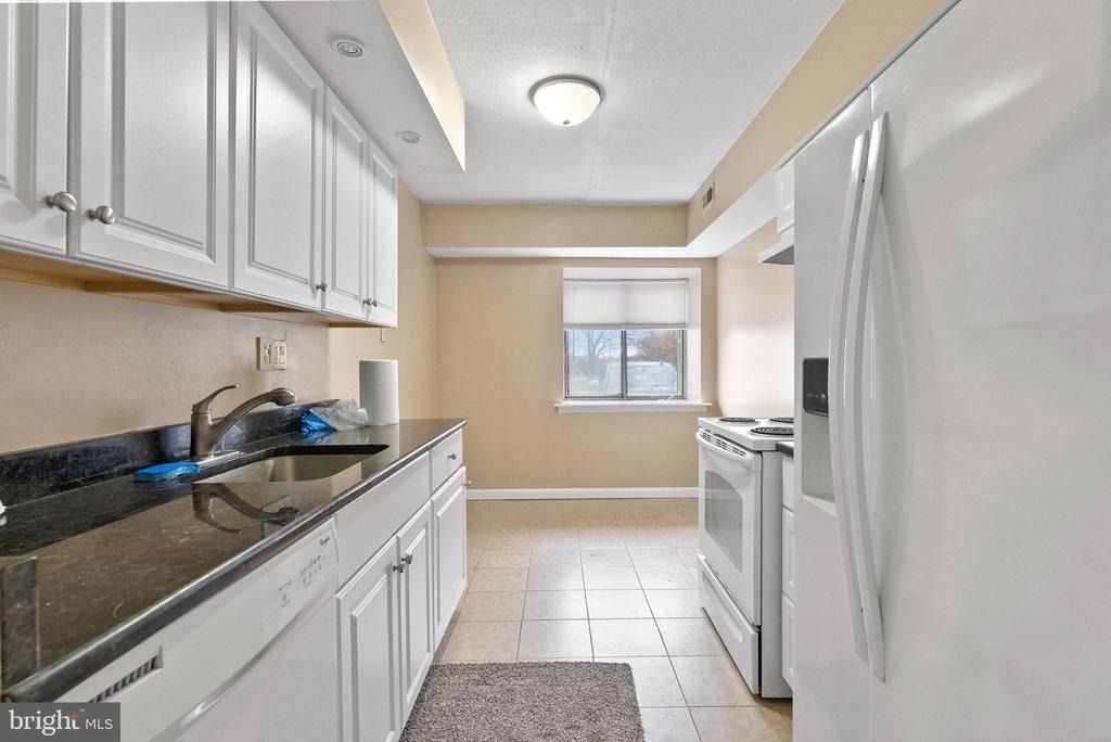 211 James Court - Photo 6