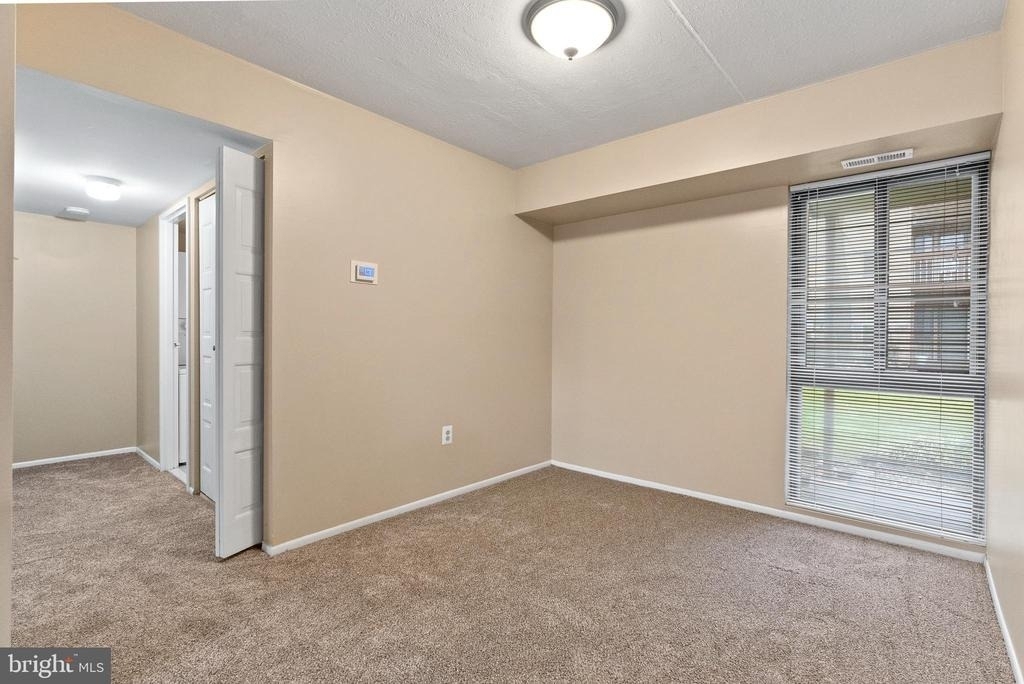 211 James Court - Photo 11