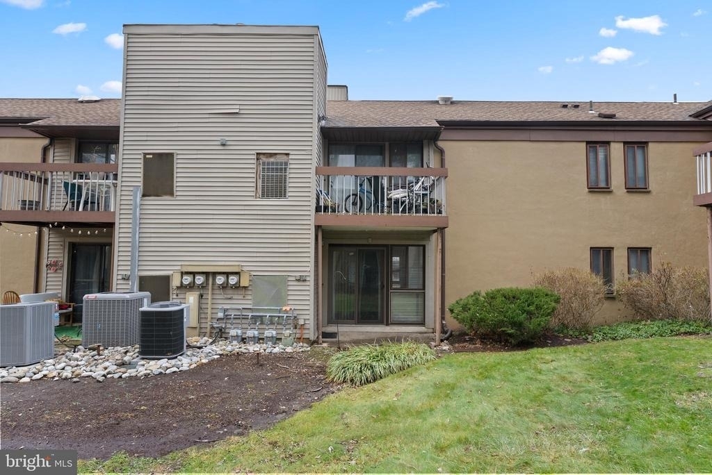 211 James Court - Photo 16