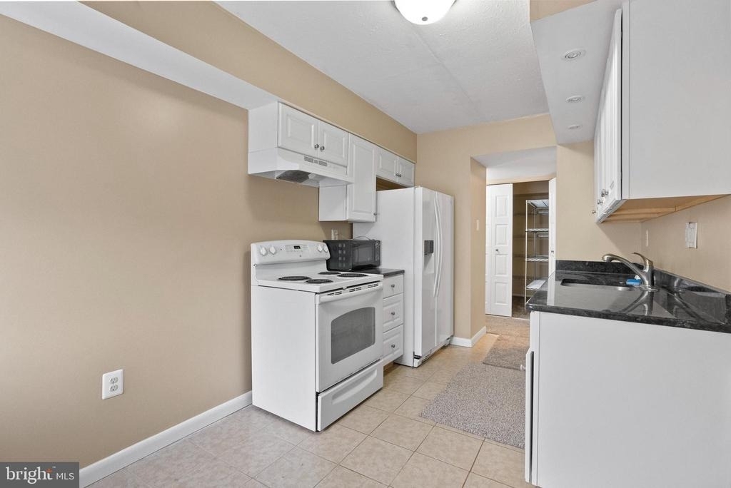 211 James Court - Photo 7