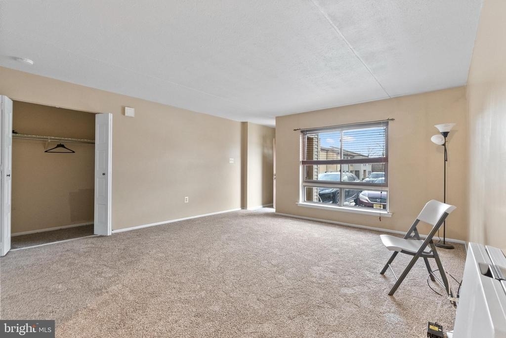211 James Court - Photo 3