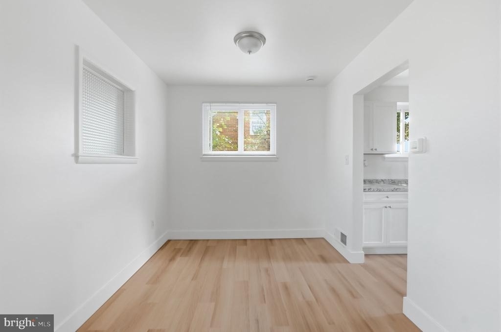 7005 Halleck Street - Photo 6