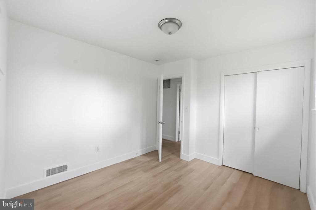 7005 Halleck Street - Photo 15