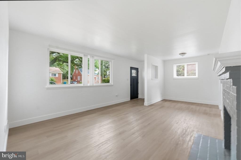 7005 Halleck Street - Photo 5