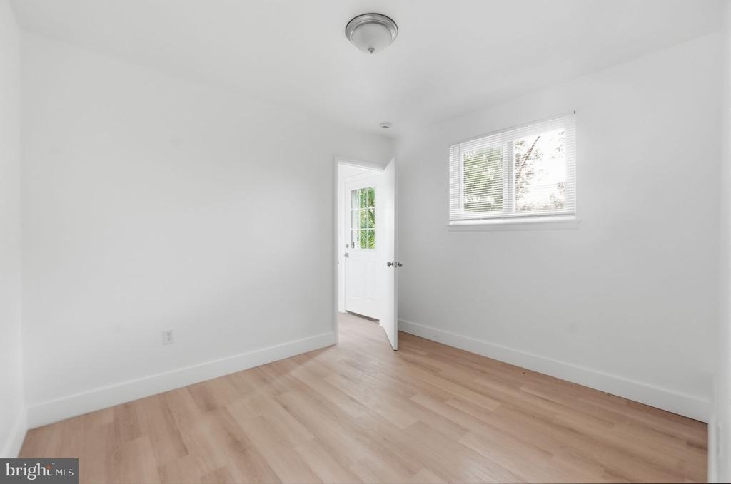 7005 Halleck Street - Photo 16
