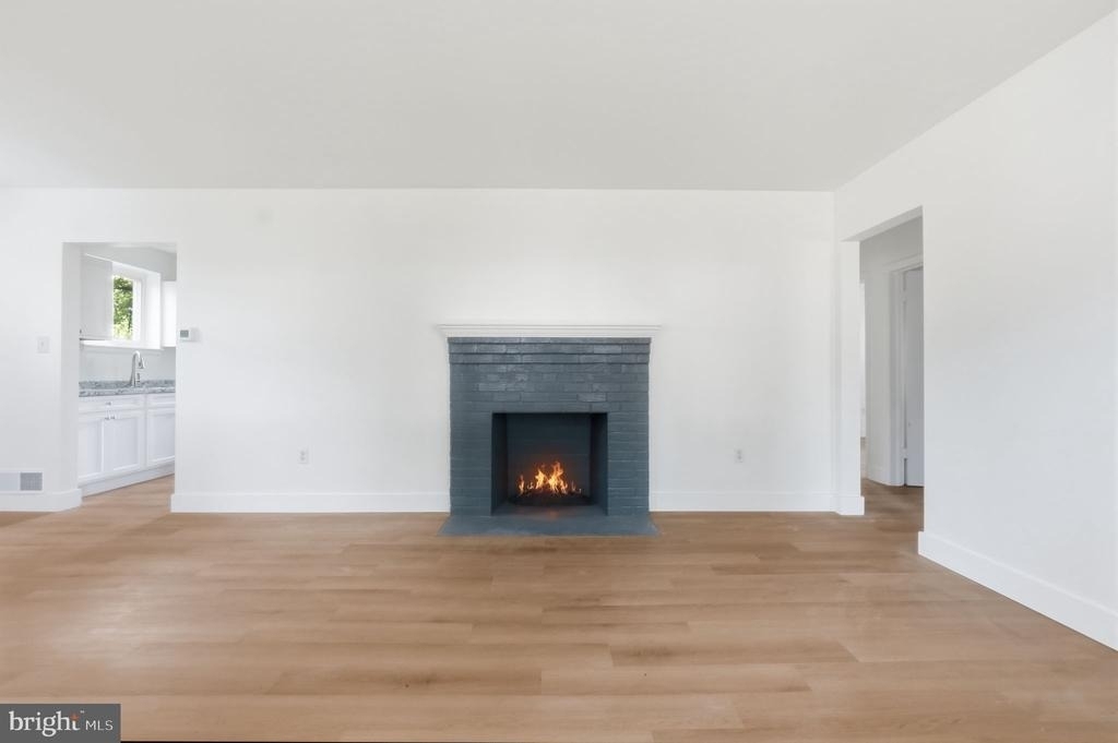 7005 Halleck Street - Photo 4